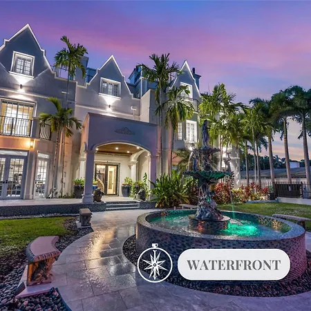 The Modern Castle Canal View Access Rooftop Living Greenhouse Vlllas